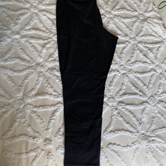 Dreams Co Women’s Sz Large plaid flannel LS shirt and black leggings- pj set - Picture 6 of 9